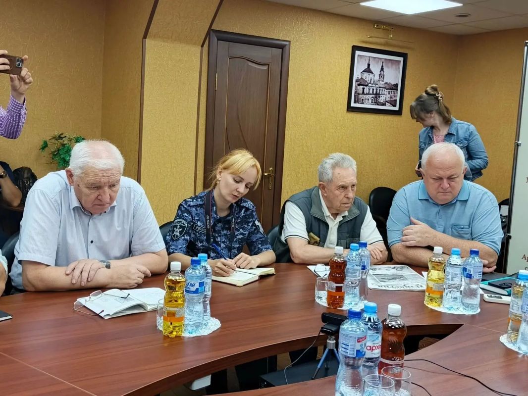 В курском архиве провели беседу к 100-летию со дня смерти Феликса Дзержинского