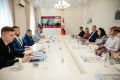 Губернатор Курской области Александр Хинштейн в Доме Советов встретился с курянами – победителями международной исторической акции «Диктант Победы» и Всероссийского конкурса музеев