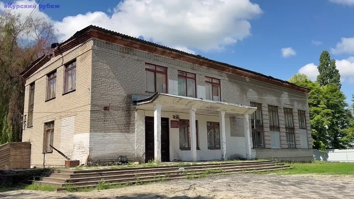 Игорь Кастюкевич: Курская область. Волонтеры лагеря Единой России «Курский рубеж» вместе с администрацией Льговского района выехали в один из посёлков — там после атаки ВСУ пострадал местный Дом культуры