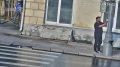 Друзья, в последнее время мы все чаще сталкиваемся с проблемой несанкционированной расклейки объявлений на столбах, остановках и стенах зданий