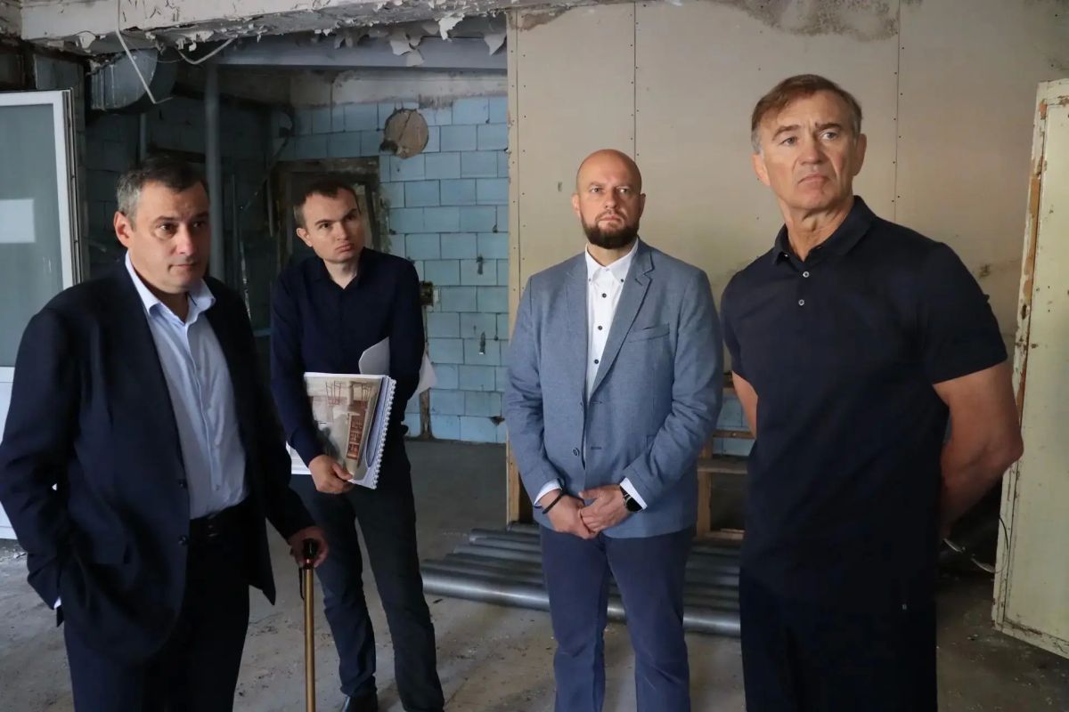 Сегодня губернатор Курской области Александр Хинштейн и глава Курска Евгений Маслов отправились в баню