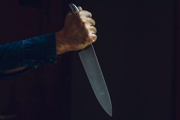 В Курской области мужчина грозил убить жену за уход к другому
