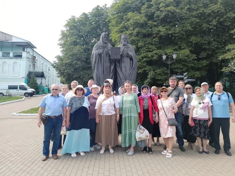 В минувшую субботу состоялся культурный десант поэтов и прозаиков СКЛ "Открытая строка" и "Самоцветов"! В совместном проекте около 30 авторов посетили с экскурсией Историко-культурный центр "Коренная пустынь"