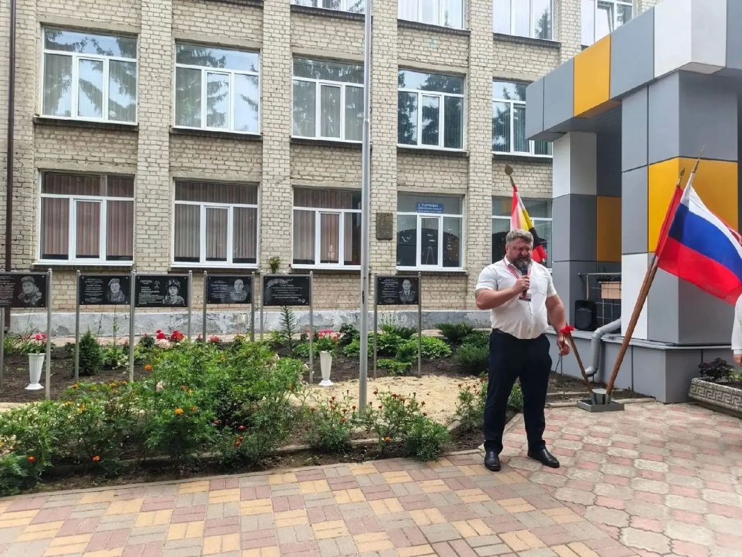 Память, высеченная в камне: в Обояни открыли мемориальные доски героям СВО
