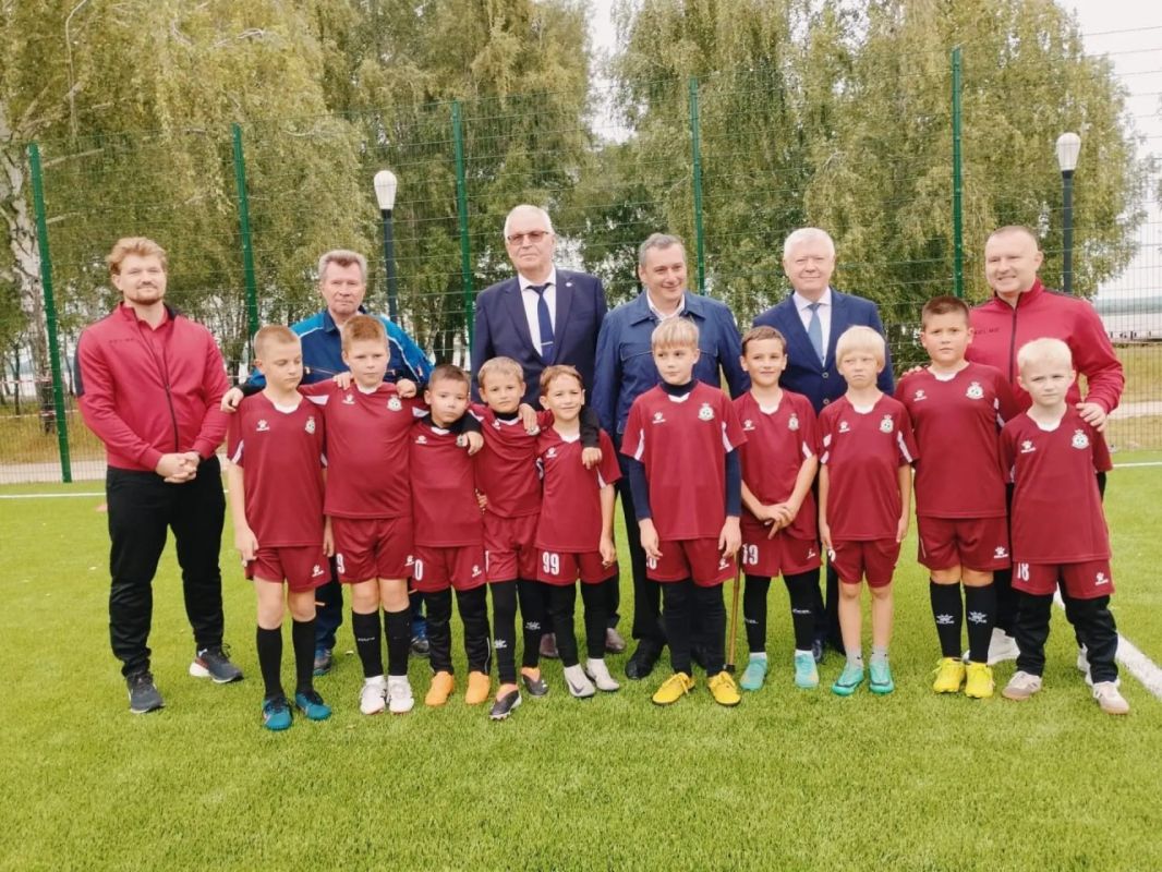 Александр Хинштейн осмотрел новую спортивную площадку в Курчатове
