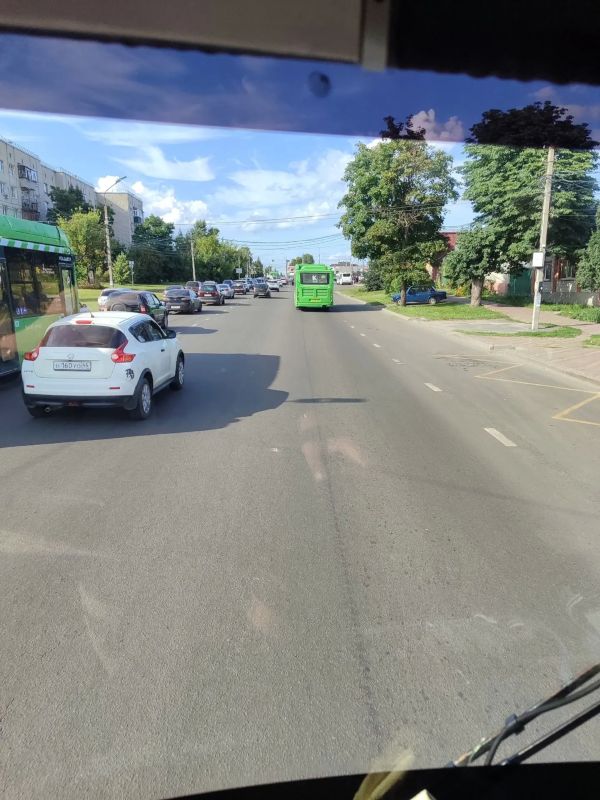 В Курске светофор на Октябрьской настроили по ГОСТу и устроили пробки?