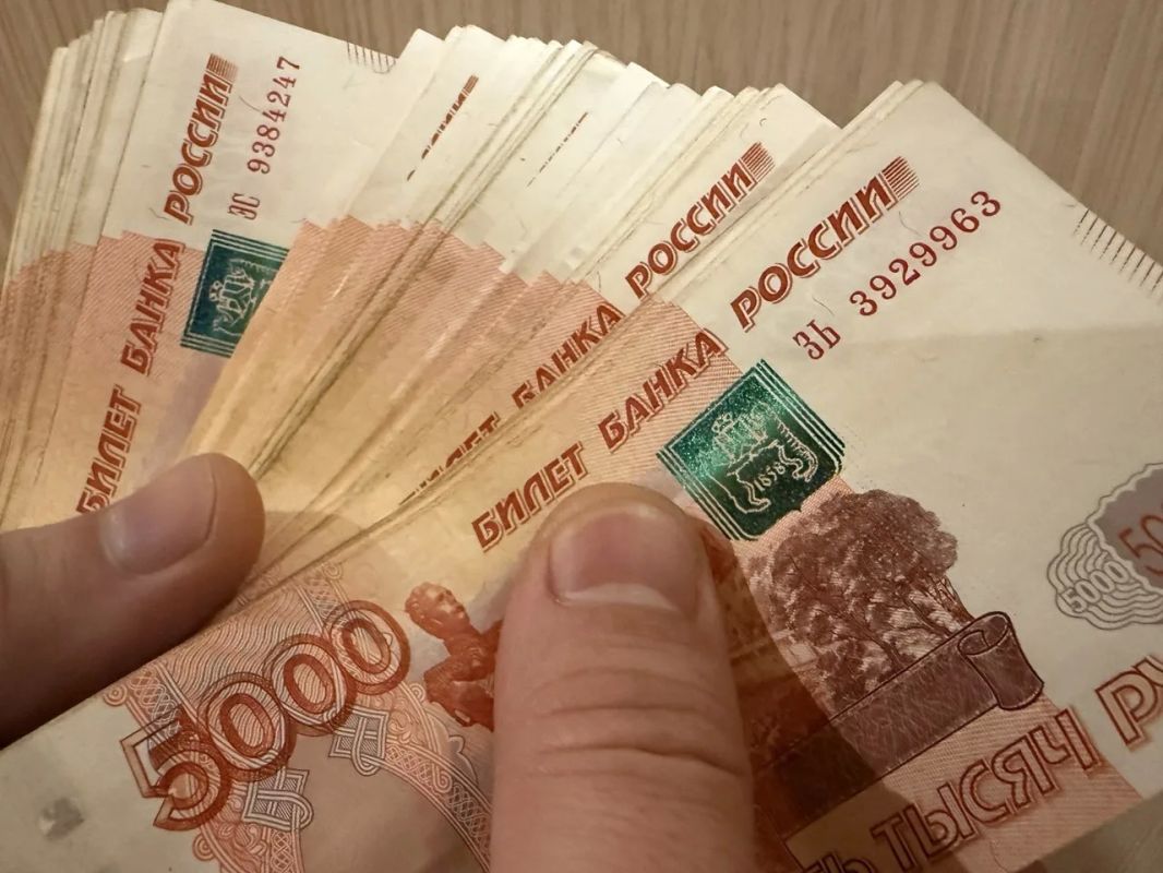 Трое курян назвали коды из СМС и отдали мошенникам почти 6 млн рублей