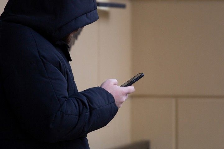 Схема с кодами из СМС обошлась курянам в 5,9 млн рублей за неделю