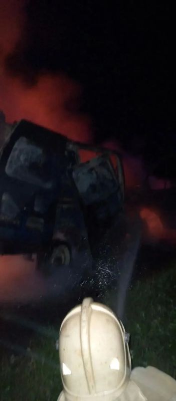 Огнеборцы Тимского района на тушении автомобиля