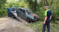Пьяный курянин угнал у собутыльника ВАЗ и врезался на нем в дерево