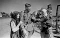 3 августа 1943 года. Встреча сержанта 51-й гвардейской дивизии Семёна Трифонова с матерью Марфой Антоновной, женой Екатериной и дочкой Шурой в селе Казацкое Курской области (ныне Белгородской области)