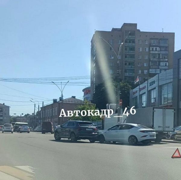 В центре Курска случилась авария