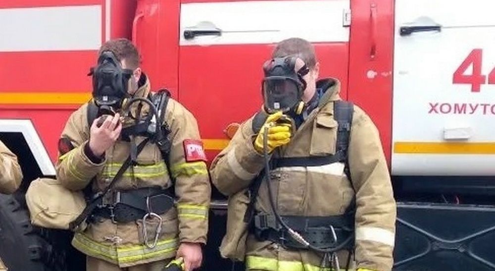 В поселке Хомутовка жителей МКД напугал запах гари из-за короткого замыкания