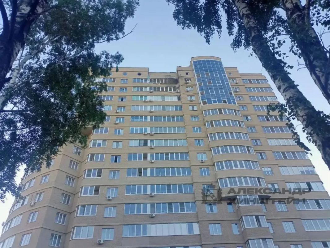 В Курской области за июль от обстрелов ВСУ пострадали 22 многоквартирных и 71 частный дом, сообщил на заседании правительства первый замгубернатора Александр Чепик