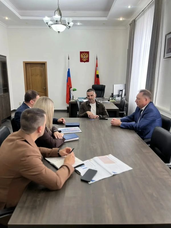 Состоялась деловая встреча министра градостроительной политики, имущественных и земельных отношений Курской области Дмитрия Савина с представителями федеральной электронной торговой площадки «Газпромбанк»