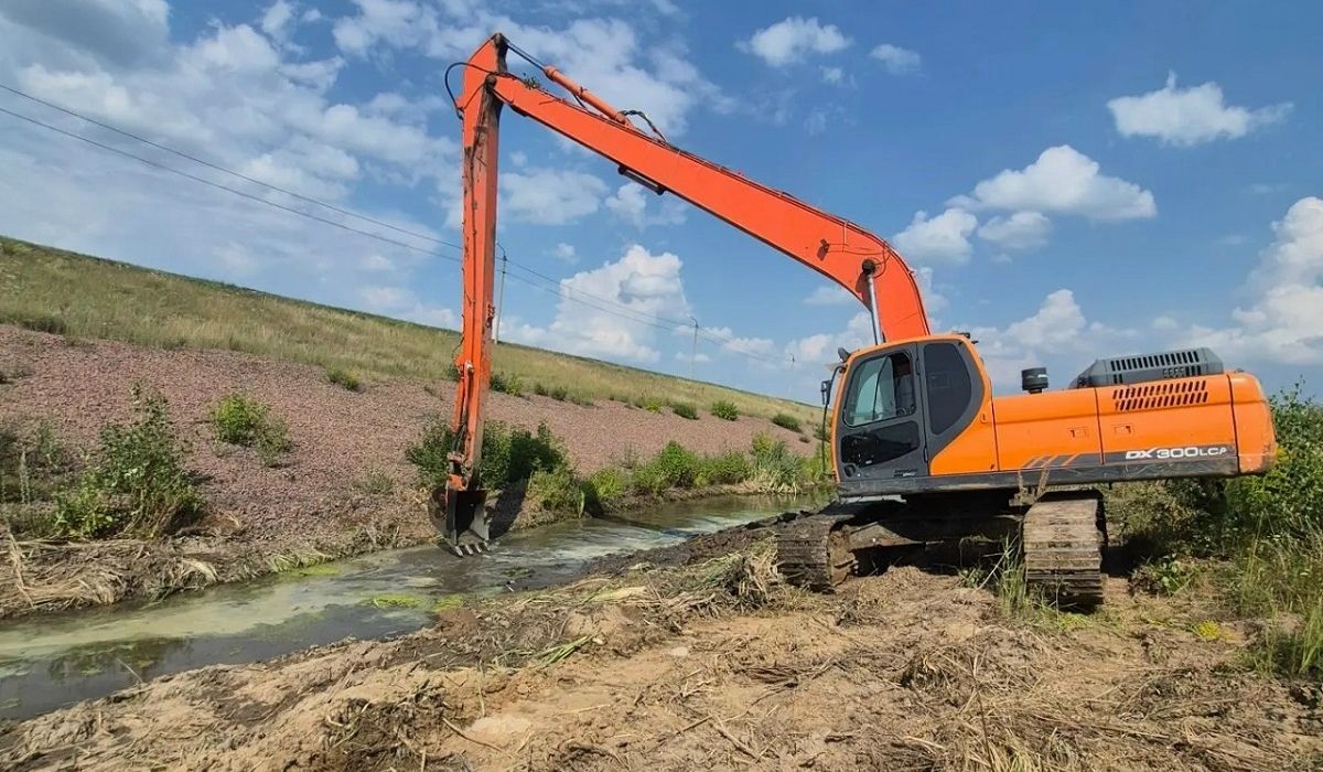 На Курском водохранилище очистили дренажный канал