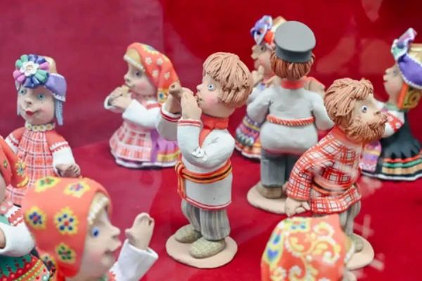 Единство в многообразии: сотрудники УФСИН и их семьи прикоснулись к культуре народов России в Курском краеведческом музее