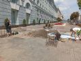 Сегодня на улице Ленина начали устанавливать 5-метровую цветочную арку «Курские сезоны»