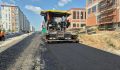 В Курске на Плевицкой укладывают асфальт на дороге к школе