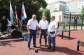Сколько здесь детей, сколько улыбок и интереса в их глазах!