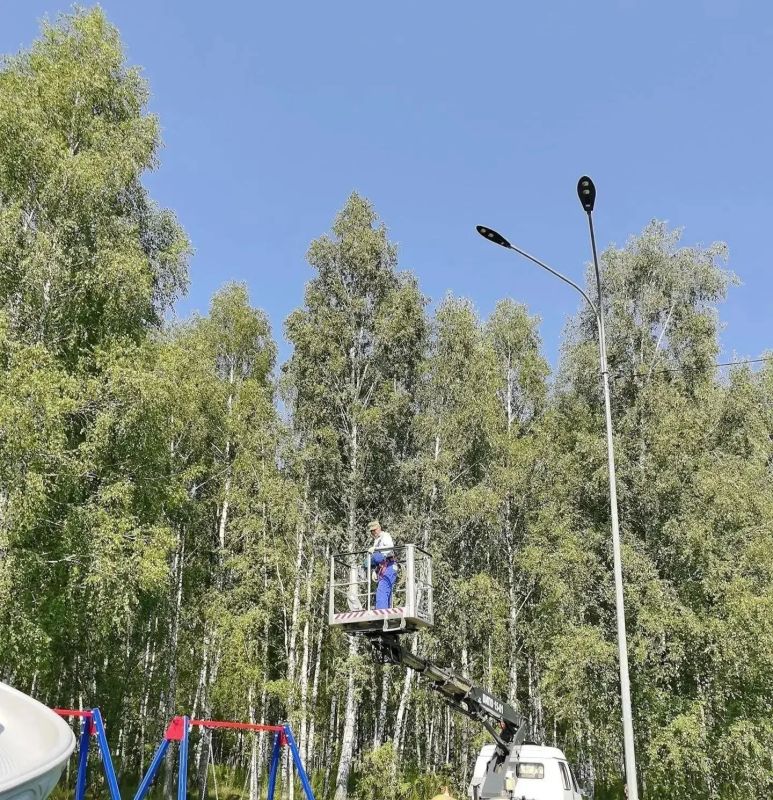Установили освещение на детской площадке в микрорайоне Заречный