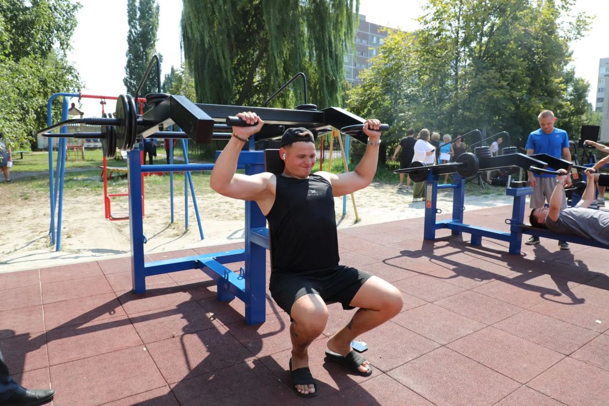 НОВАЯ ПЛОЩАДКА ГТО. В Курчатове накануне Дня физкультурника была открыта площадка Всероссийского физкультурно-спортивного комплекса «Готов к труду и обороне», созданная благодаря госпрограмме «Спорт России»