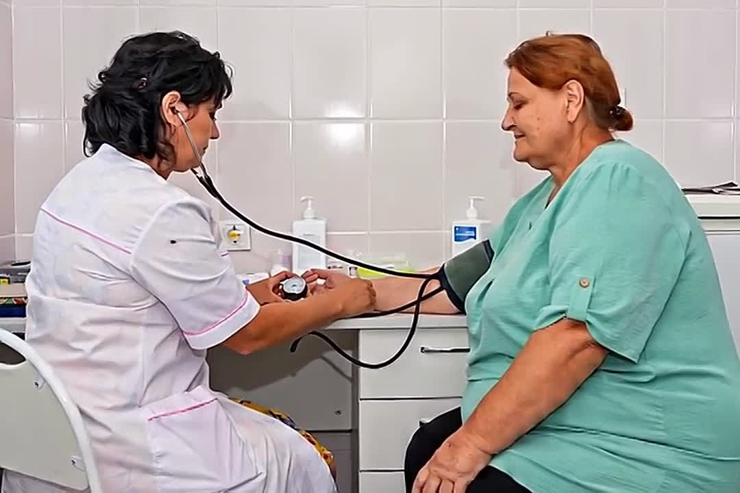 Друзья, приветствую всех!. Замечали, что летом в поликлиниках почти никого? Врачи спокойно принимают, без нервов и спешки, да и подхватить какую-нибудь сезонную инфекцию шансов гораздо меньше