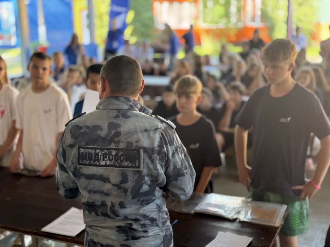 Железногорские полицейские приехали в гости к отдыхающим в лагере «Олимпиец»