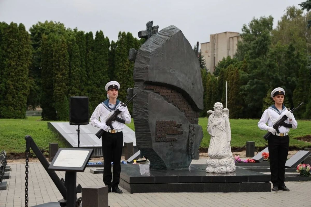 Сегодня исполнилось 26 лет со дня гибели атомного подводного крейсера «Курск» в Баренцевом море
