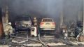 В Курске сгорели 2 машины в автомастерской