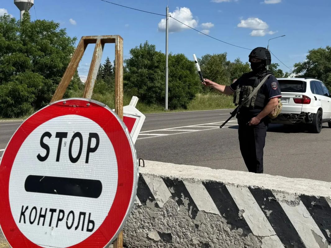 Под Курском на посту КТО задержали 20-летнего парня с наркотиками