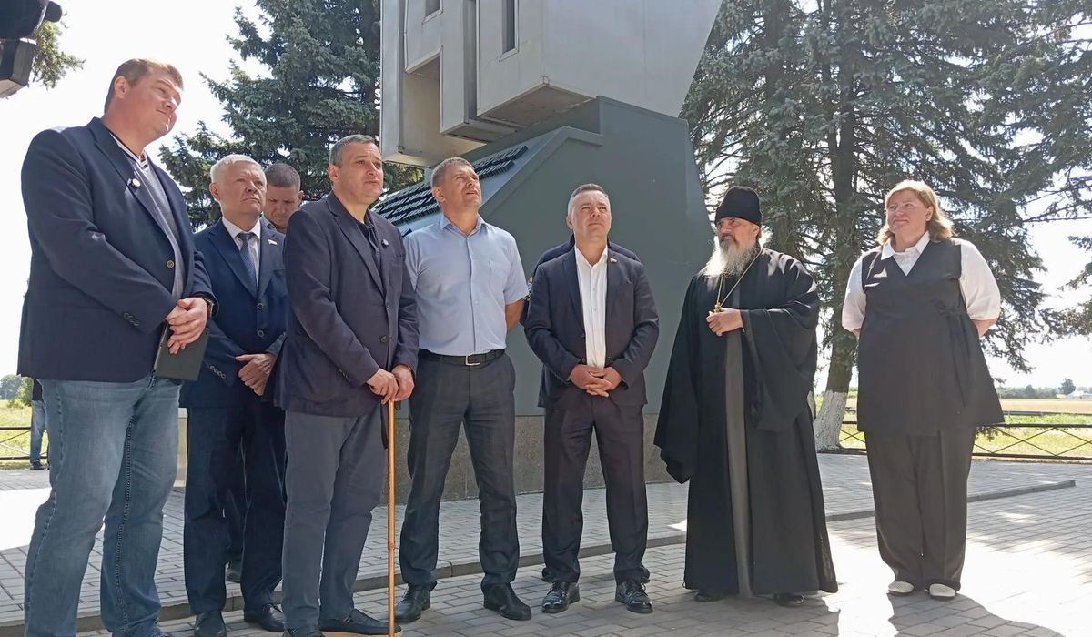Александр Хинштейн находится с рабочей поездкой в Поныровском районе