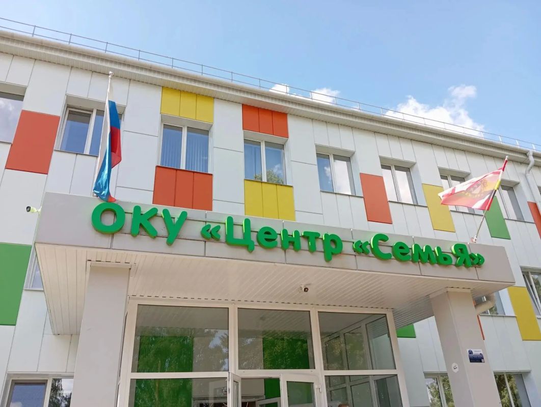 Александр Хинштейн посетил Центр «Семья» и ЦРБ в Поныровском районе