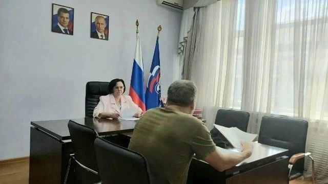 Прием граждан: о ремонте подъезда, улучшении жилищных условий