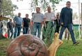 Александр Хинштейн посетил улиточную ферму в Фатежском районе