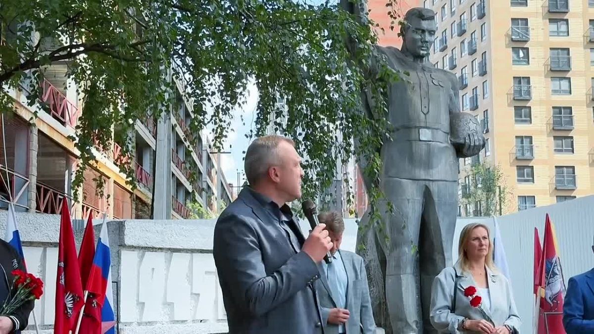Евгений Попов: В Филевском парке вместе с ветеранами, жителями района, представителями общественных и молодёжных организаций принял участие в памятной акции «Курская дуга»