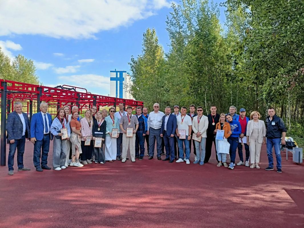 В Курчатове в парке культуры и отдыха «Теплый берег» в 6-м микрорайоне появилась новая площадка для воркаута