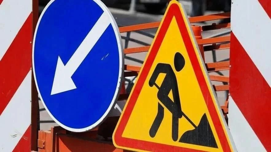 Внимание, автолюбители!. В Курске продлен срок ограничения автомобильного движения на участке улицы Ольшанского (от улицы Энгельса до улицы Заводской) до 31 августа 2026 г. На данный момент здесь продолжаются работы на...