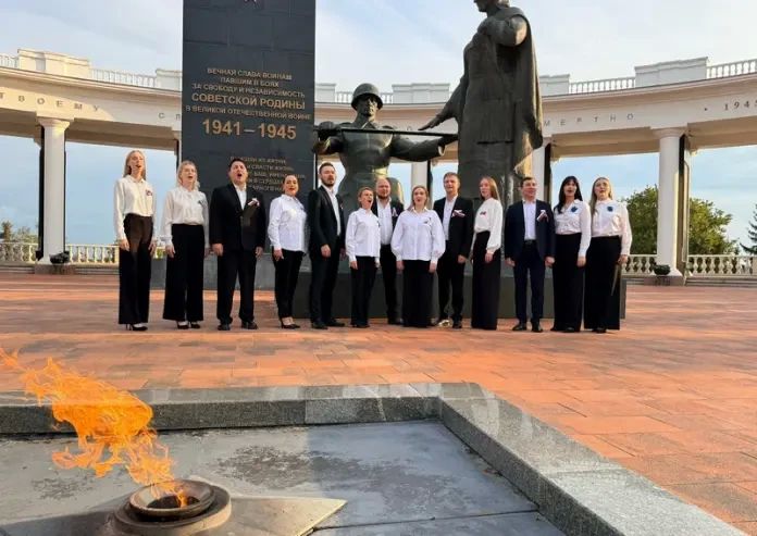 Солисты городского Дворца культуры Саранска принимают участие в масштабной песенной акции, посвященной Дню Государственного флага и Году единства народов России