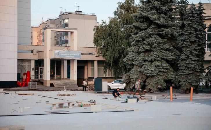 В Курске перед корпусом КГУ на ул.К.Маркса вскоре запустят фонтан