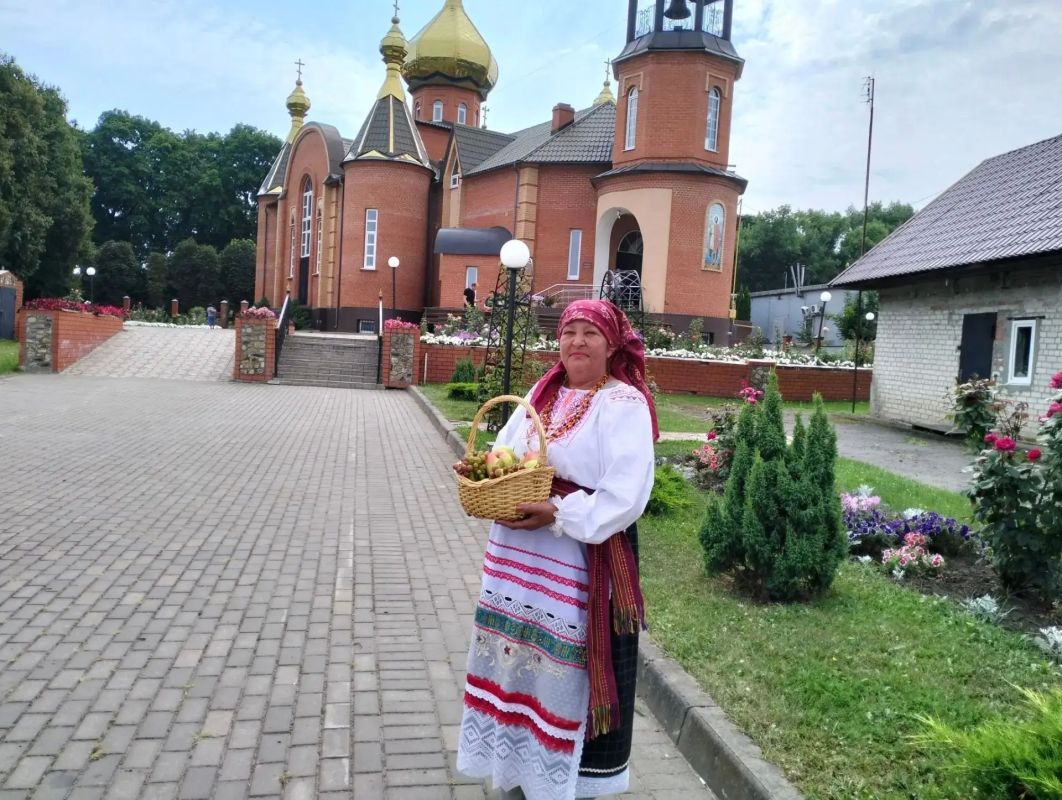 В Глазовском сельском Доме культуры Конышевского района состоялось яркое и запоминающееся празднество в честь Яблочного спаса