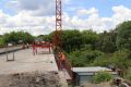 В Октябрьском районе ремонтируют мост через реку Дичня