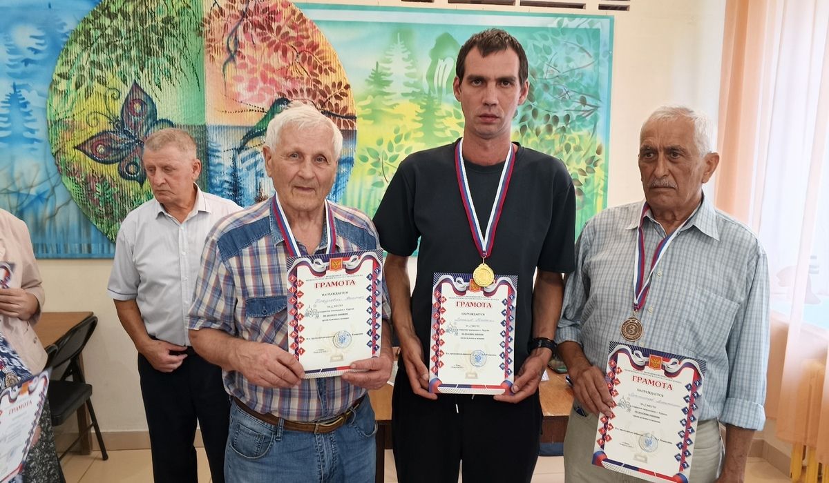В Курске 42 человека приняли участие в городском чемпионате по шашкам