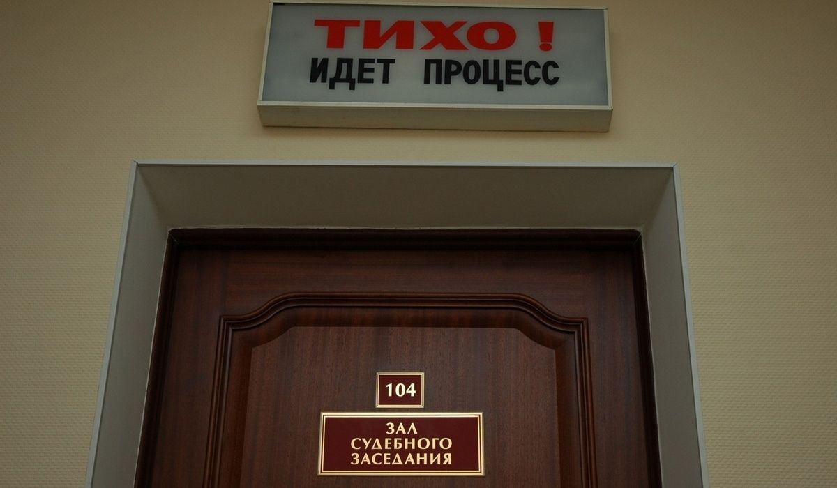 В Курске сосед заплатит за поврежденную молотком входную дверь