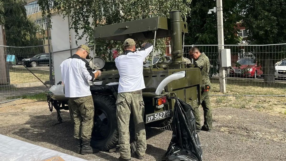 На Полугоре развернули тематические локации, которые переносят гостей прямиком в атмосферу героических 1940-х