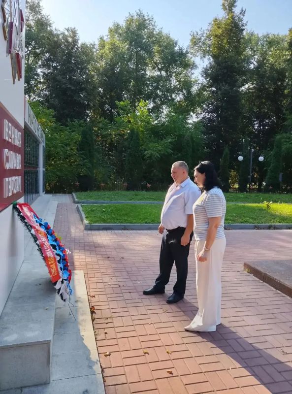 В день 83-й годовщины победы в Курской битве, в парке имени 40-летия Октября, к подножию монумента, возвышающегося над братским захоронением, в память о героизме советских воинов, были возложены живые цветы и траурные венки