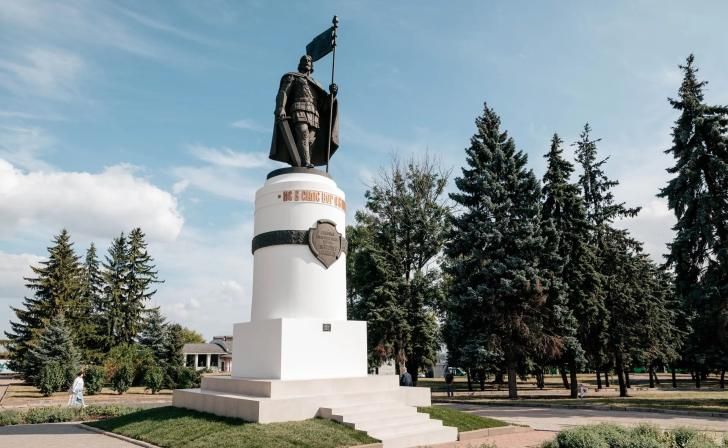 В Курске завершена реконструкция памятника Александру Невскому