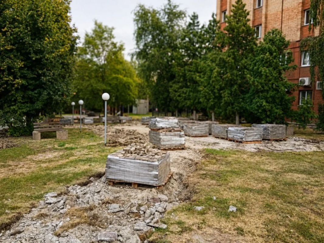 В Курске начали благоустройство сквера студенческих отрядов к установке памятника Брежневу