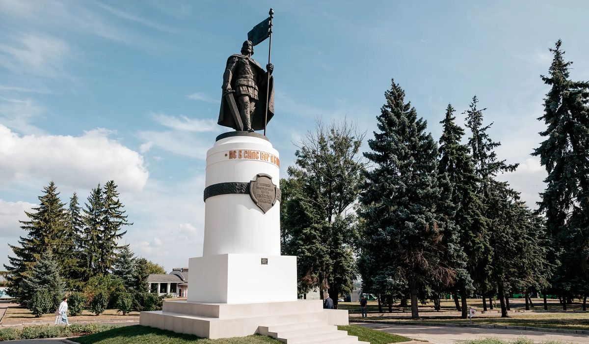 В Курске завершили реконструкцию памятника Александру Невскому
