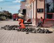 В Курске ремонтируют плитку на улице Ленина